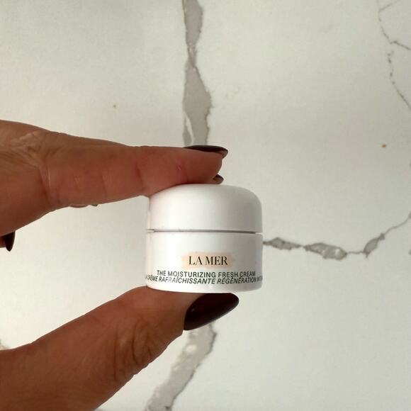 La Mer Luxury Skincare Sample Set - Picture 3 of 12